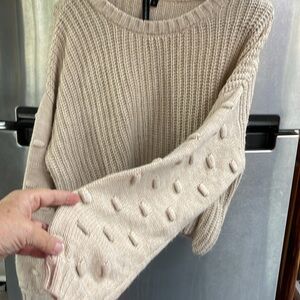 Moon & Madison oatmeal color knit sweater, women’s Size Large‎ decor long sleeve